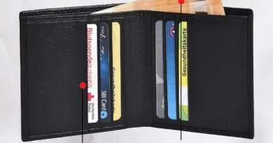 Small Leather Wallets with RFID and Note Compartment