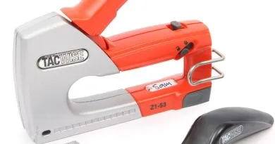 Heavy Duty Metal Staple Gun with 200 Staples and Staple Remover