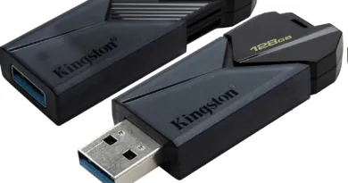 Kingston DataTraveler Exodia Onyx 128GB USB Flash Drive 3.2 Gen 1 - Sleek Moving Cap