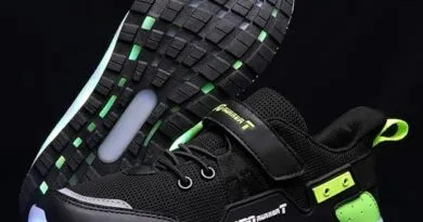 Step into Fun: Voovix Kids LED Light-up Shoes - Shiny Sneakers for Unisex Coolness!