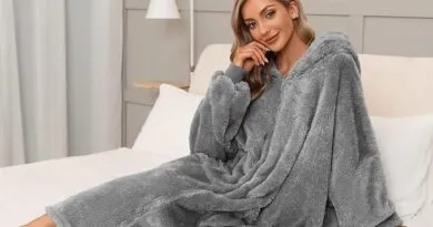 Cozy Comfort Redefined: Voqeen Hoodie Blanket for Ultimate Warmth and Relaxation