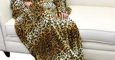 Indulge in Comfort and Style with the Catalonia Classy Wearable Snuggle Blanket!