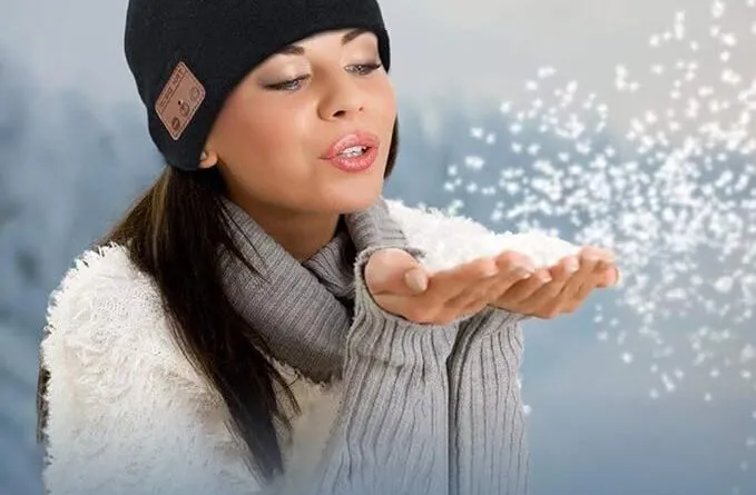 Beanie Bliss, Beats Unbound: ULTRICS Bluetooth Hat - Your Cozy Companion for Wired-Free Winter Wonders