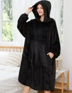 Cozy Conqueror: Embrace Comfort & Style with the Svanco Hoodie Blanket