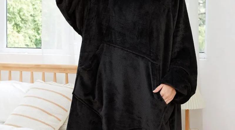 Cozy Conqueror: Embrace Comfort & Style with the Svanco Hoodie Blanket