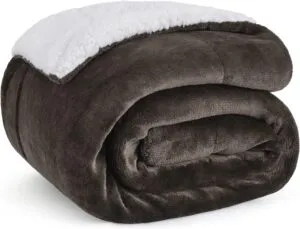 How to Snuggle Up with Bedsure Sherpa Fleece Throw Blanket - Fluffy Microfiber Solid Blankets for Bed and Couch