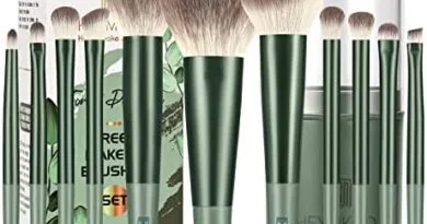 Makeup brushes