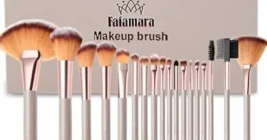 Makeup brushes