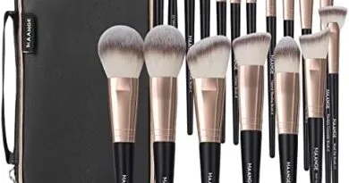 Makeup brushes