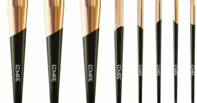 Makeup brushes