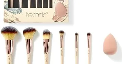 Makeup brushes