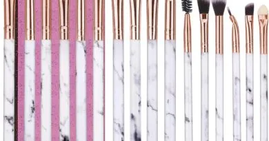 Makeup brushes