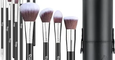 Makeup brushes