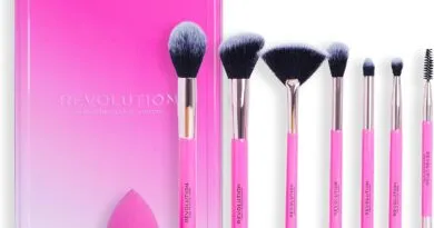 Makeup brushes