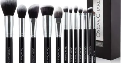 Makeup brushes