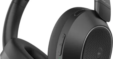 Noise-canceling headphones