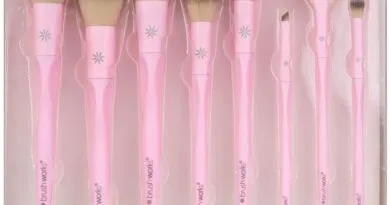 Makeup brushes