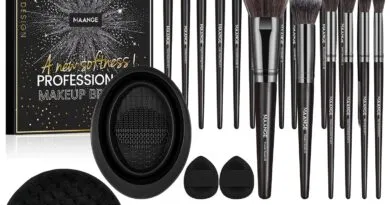 Makeup brushes