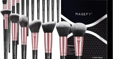 Makeup brushes