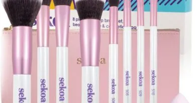 Makeup brushes