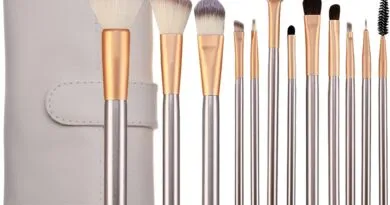 Makeup brushes